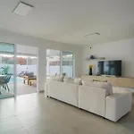 Buena Onda Modern Design, Heated Pool *