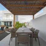 Buena Onda Modern Design, Heated Pool