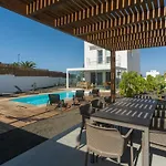 Buena Onda Modern Design, Heated Pool Willa *