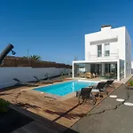 Buena Onda Modern Design, Heated Pool