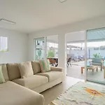 Buena Onda Modern Design, Heated Pool