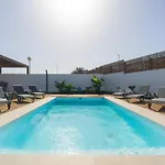 Buena Onda Modern Design, Heated Pool