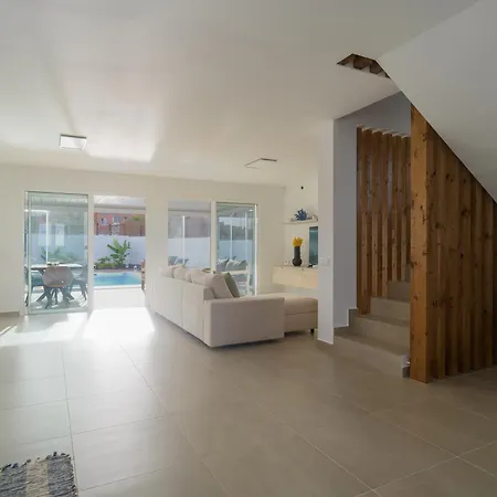 Buena Onda Modern Design, Heated Pool Villa