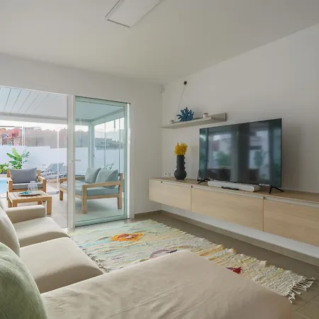 Buena Onda Modern Design, Heated Pool Villa *