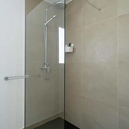 Buena Onda Modern Design, Heated Pool