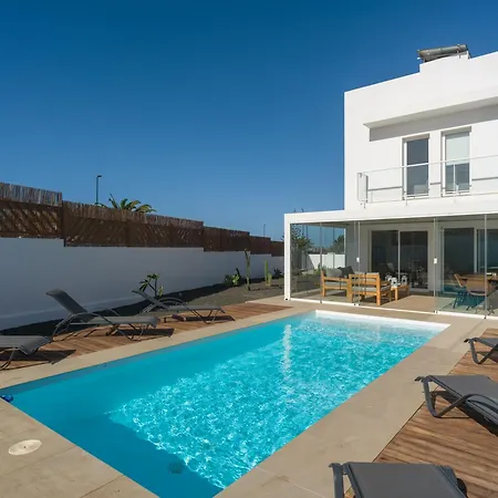 Buena Onda Modern Design, Heated Pool