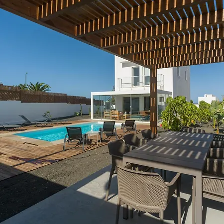 Buena Onda Modern Design, Heated Pool Villa *