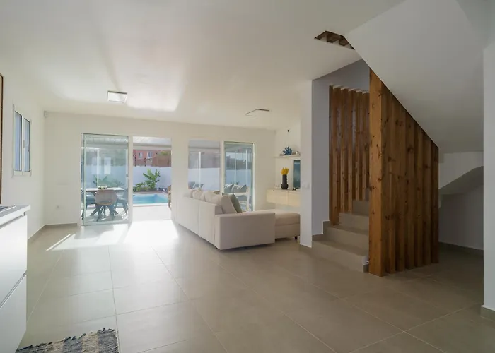 Buena Onda Modern Design, Heated Pool Villa