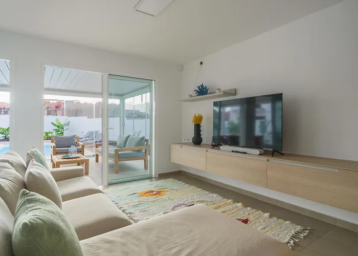 Buena Onda Modern Design, Heated Pool Villa *