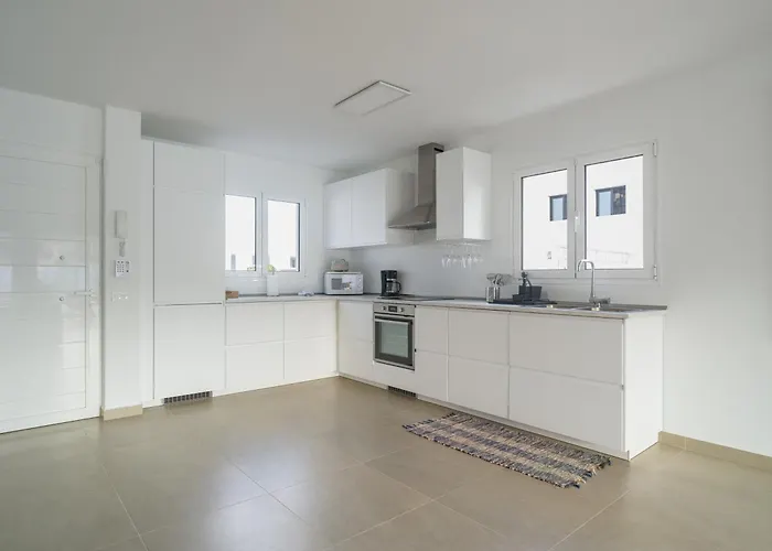 Buena Onda Modern Design, Heated Pool Villa *