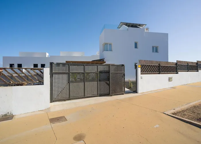 Buena Onda Modern Design, Heated Pool Villa