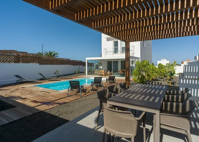 Buena Onda Modern Design, Heated Pool Villa *