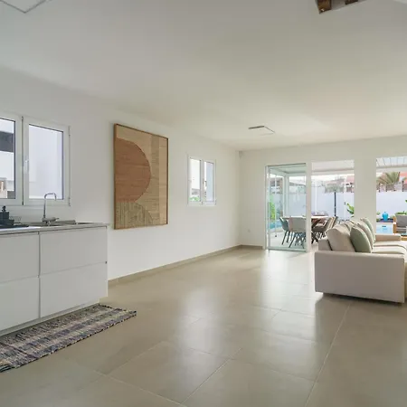 Buena Onda Modern Design, Heated Pool