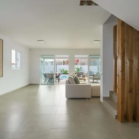 Buena Onda Modern Design, Heated Pool Villa Corralejo