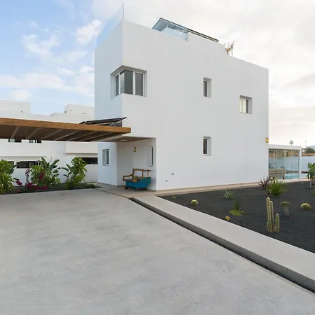 Buena Onda Modern Design, Heated Pool Villa *