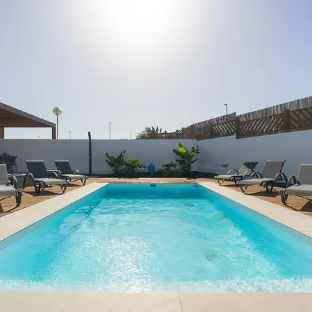 Buena Onda Modern Design, Heated Pool