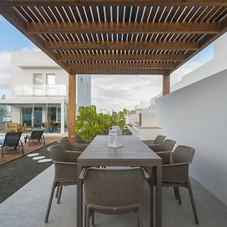 Buena Onda Modern Design, Heated Pool