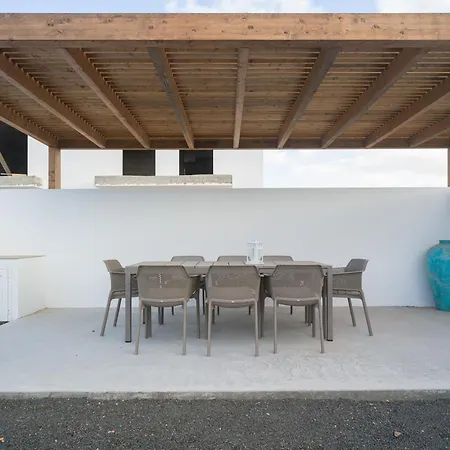 Buena Onda Modern Design, Heated Pool 코라레호