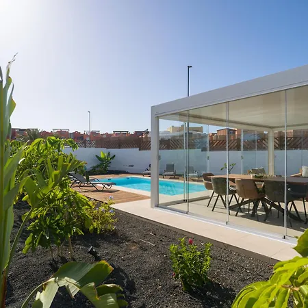 Buena Onda Modern Design, Heated Pool *