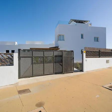 Buena Onda Modern Design, Heated Pool 빌라