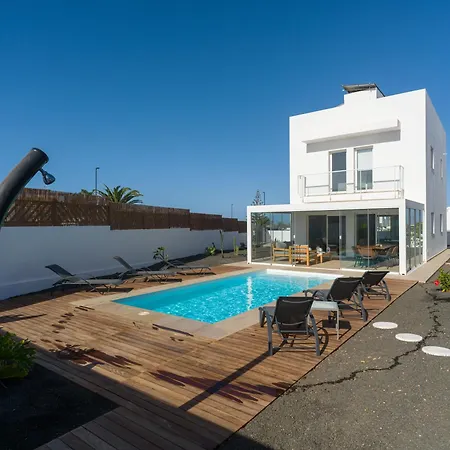 Buena Onda Modern Design, Heated Pool