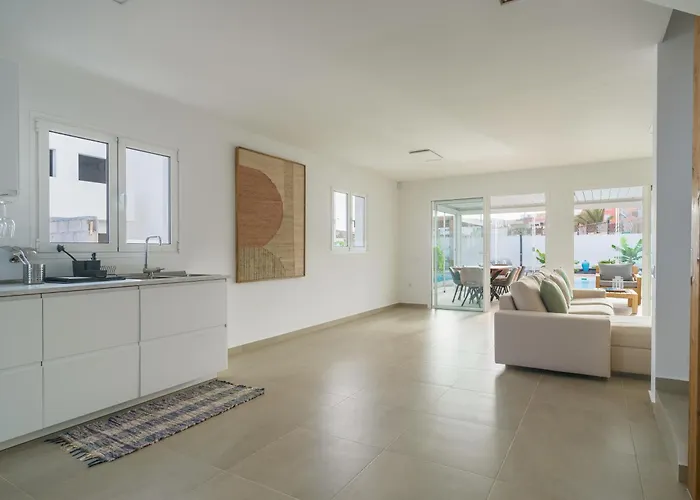 Buena Onda Modern Design, Heated Pool