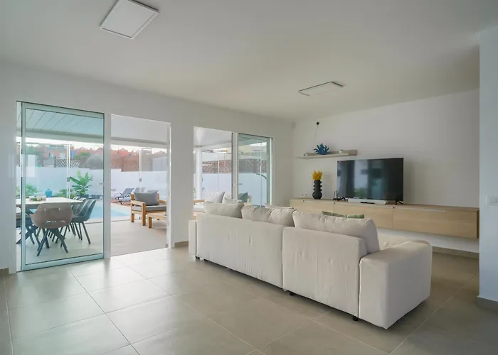 Buena Onda Modern Design, Heated Pool *