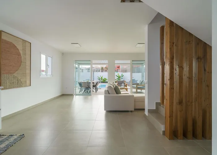 Buena Onda Modern Design, Heated Pool וילה קורלחו