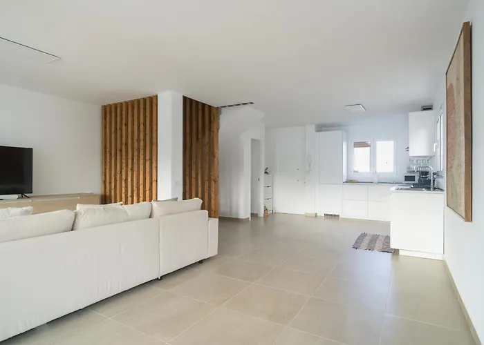 Buena Onda Modern Design, Heated Pool וילה קורלחו