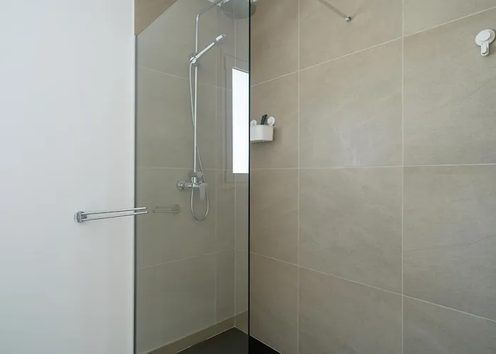 Buena Onda Modern Design, Heated Pool