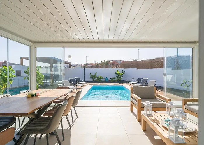 Buena Onda Modern Design, Heated Pool וילה קורלחו