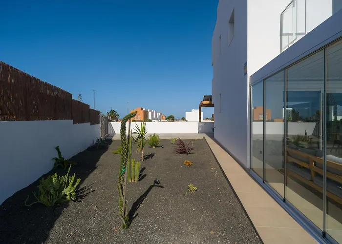 Buena Onda Modern Design, Heated Pool וילה קורלחו