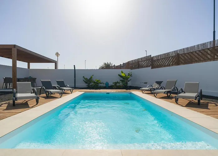 Buena Onda Modern Design, Heated Pool