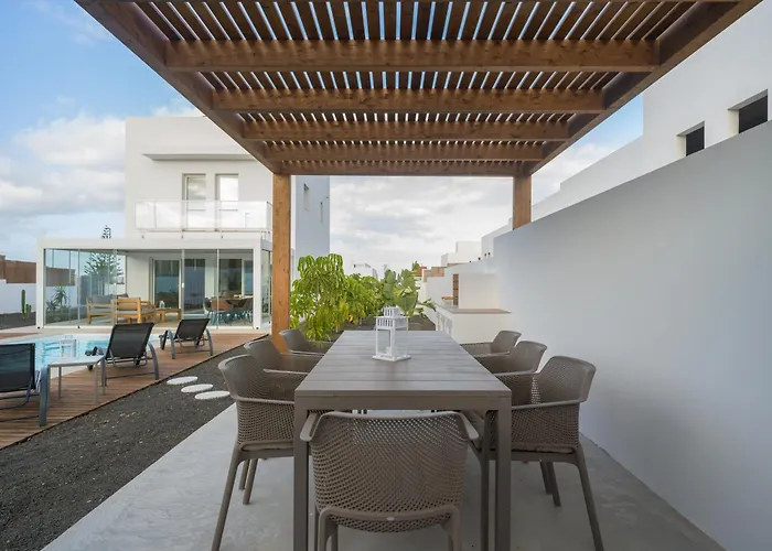 Buena Onda Modern Design, Heated Pool