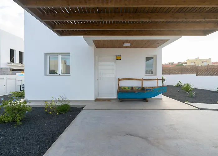 Buena Onda Modern Design, Heated Pool וילה קורלחו