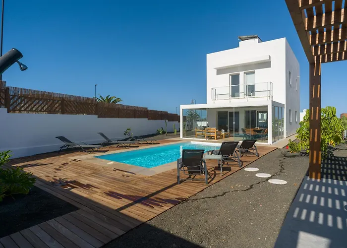 וילה Buena Onda Modern Design, Heated Pool קורלחו