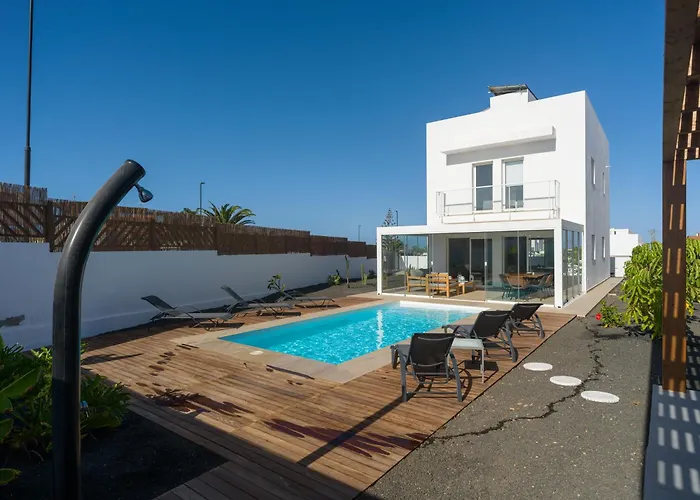Buena Onda Modern Design, Heated Pool